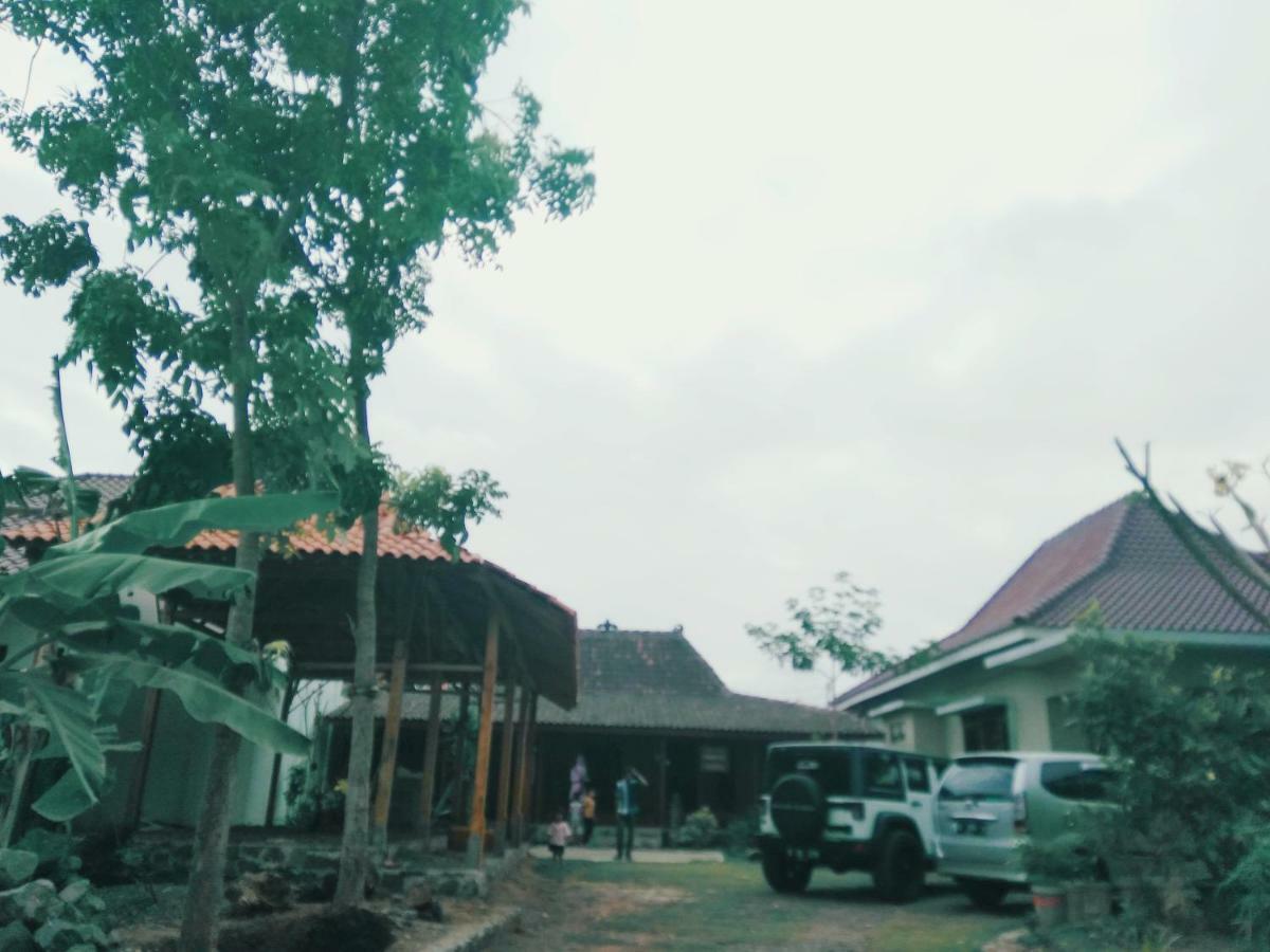 Rumah Limas Yogyakarta Bagian luar foto